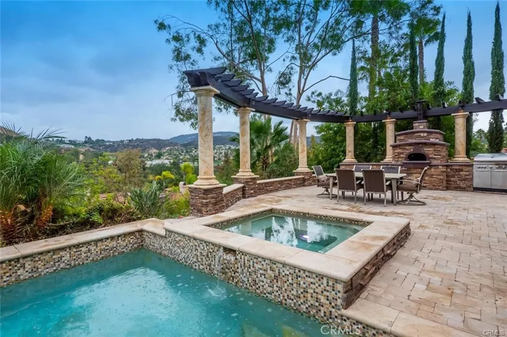 4422 Alta Tupelo Calabasas, CA 91302