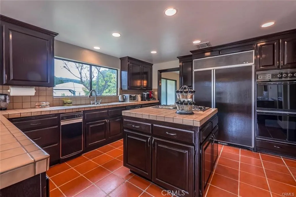 4422 Alta Tupelo Calabasas, CA 91302