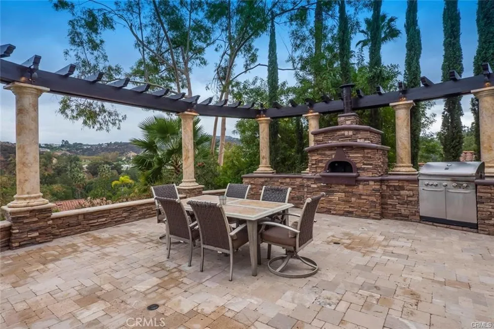 4422 Alta Tupelo Calabasas, CA 91302