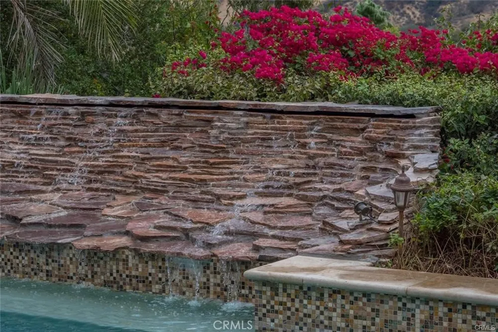 4422 Alta Tupelo Calabasas, CA 91302