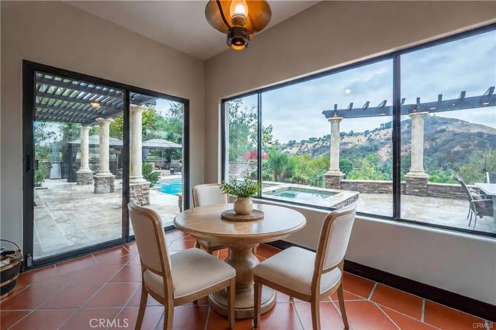4422 Alta Tupelo Calabasas, CA 91302