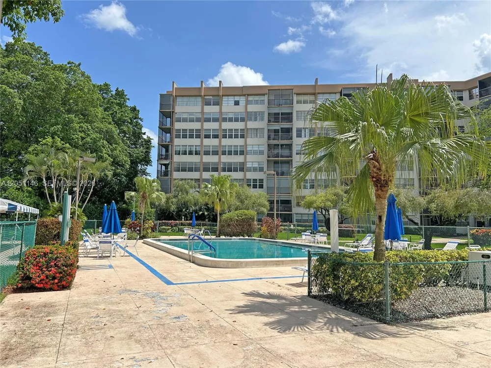 1400 Saint Charles Pl #217 Pembroke Pines, FL 33026