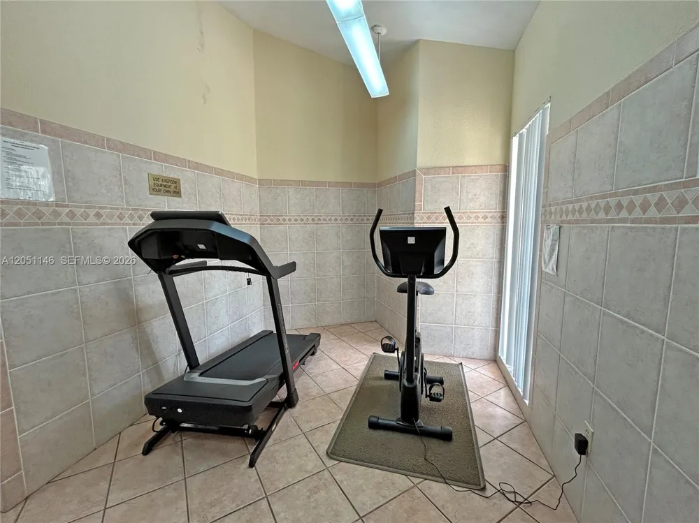 1400 Saint Charles Pl #217 Pembroke Pines, FL 33026