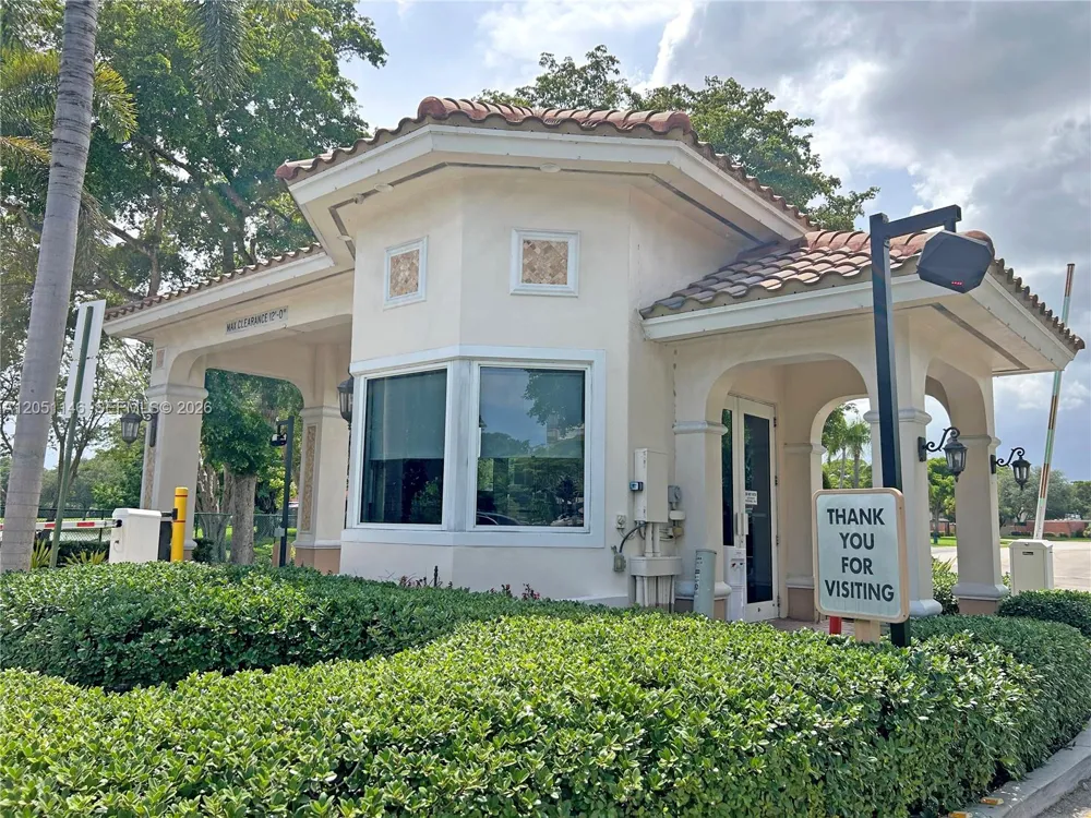 1400 Saint Charles Pl #217 Pembroke Pines, FL 33026