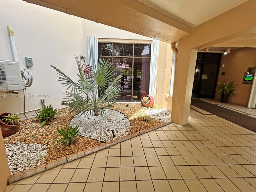 1400 Saint Charles Pl #217 Pembroke Pines, FL 33026