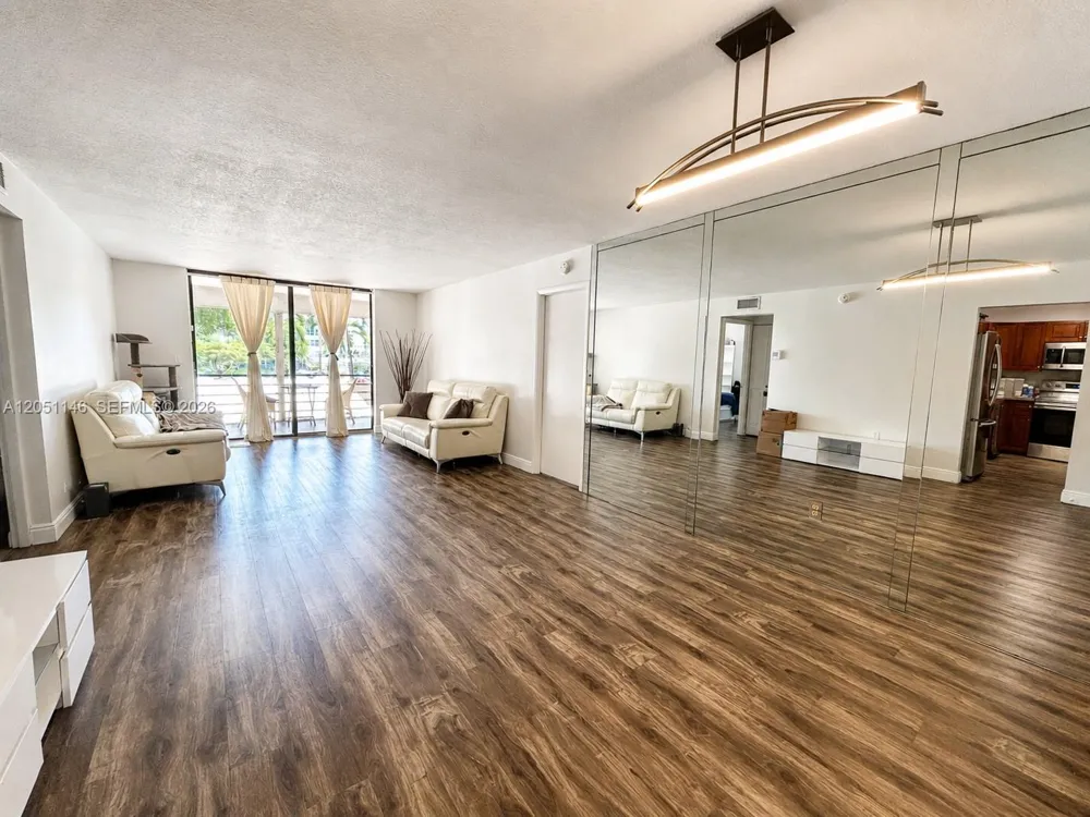 1400 Saint Charles Pl #217 Pembroke Pines, FL 33026