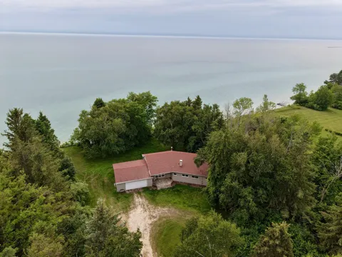 4771 S Lakeshore Drive