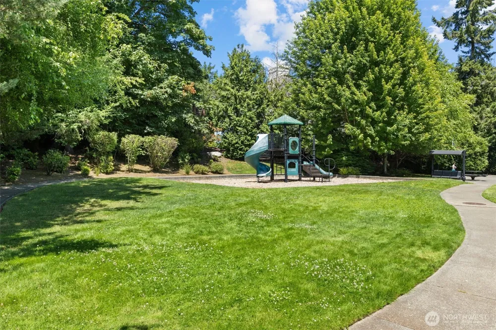 16198 SE 51st Place Bellevue, WA 98006