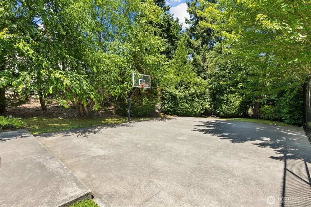 16198 SE 51st Place Bellevue, WA 98006