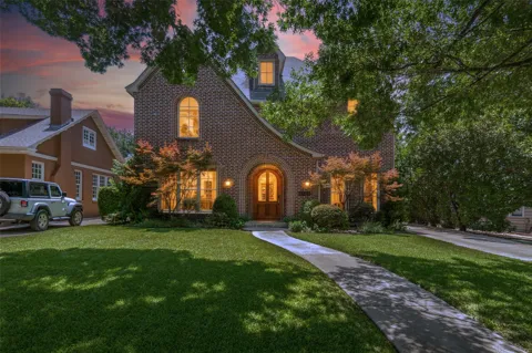 6122 Bryan Parkway