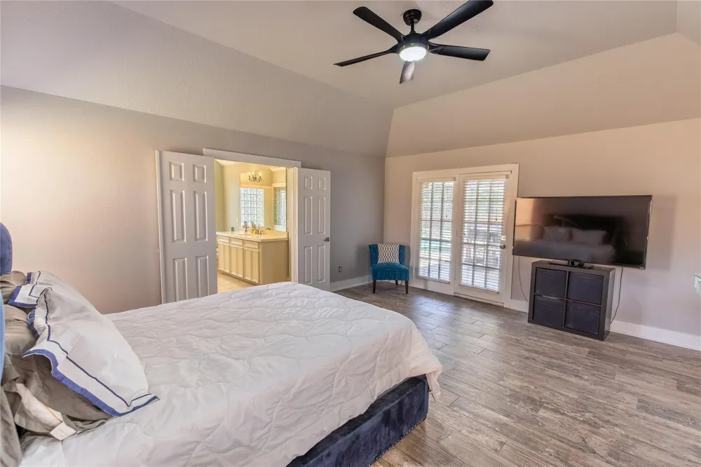 227 Briarwood Drive Bellville, TX 77418