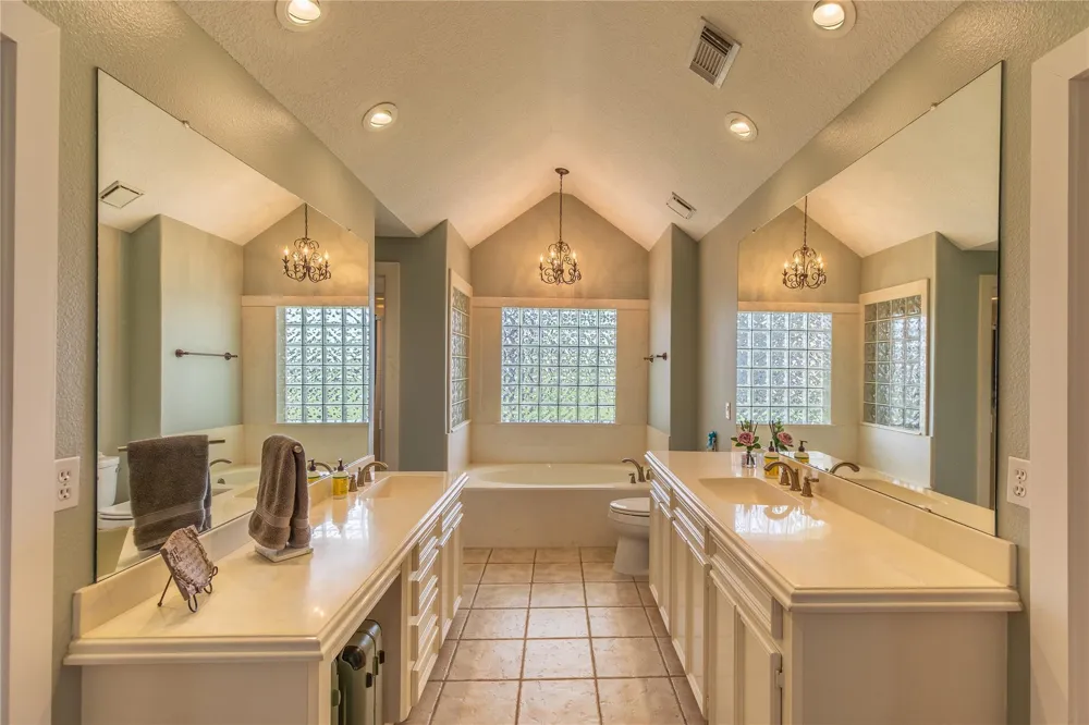 227 Briarwood Drive Bellville, TX 77418