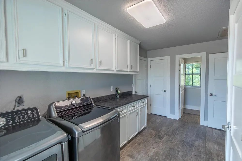 227 Briarwood Drive Bellville, TX 77418