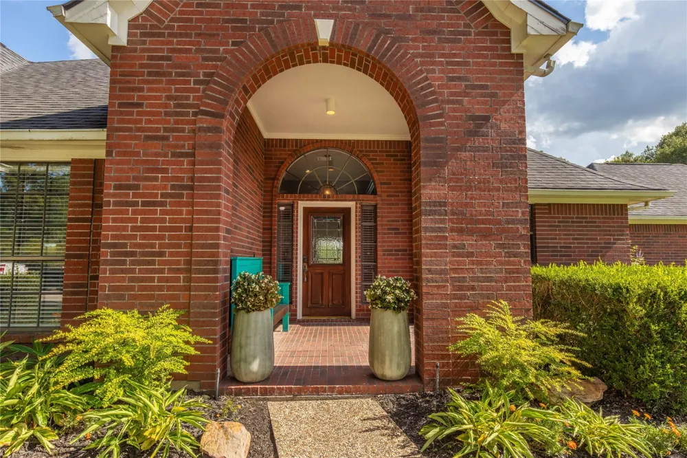 227 Briarwood Drive Bellville, TX 77418