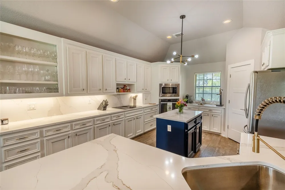 227 Briarwood Drive Bellville, TX 77418
