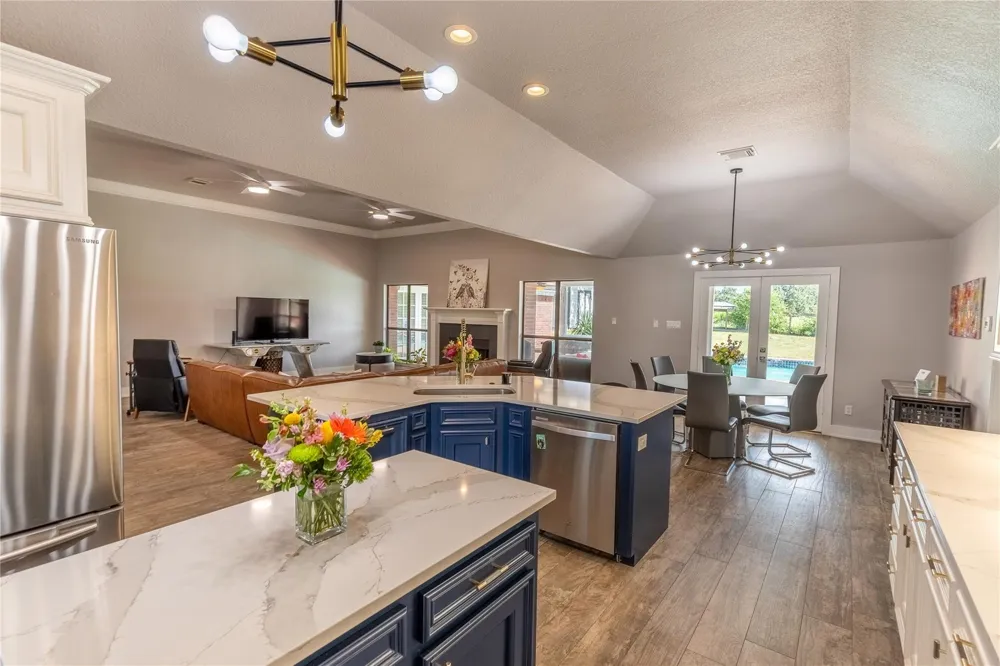 227 Briarwood Drive Bellville, TX 77418