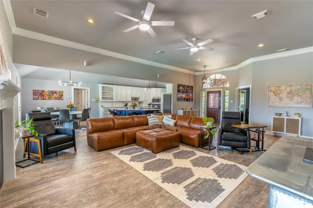 227 Briarwood Drive Bellville, TX 77418