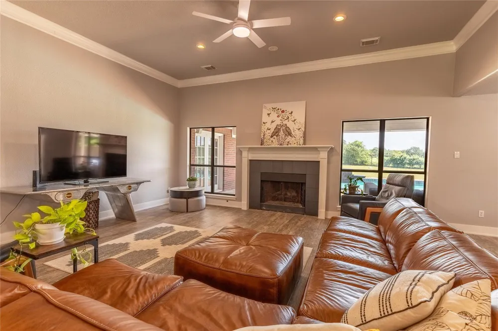 227 Briarwood Drive Bellville, TX 77418
