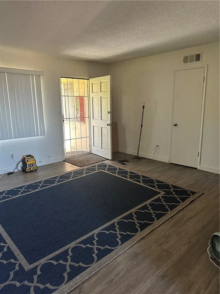 12287 Osborne #12 Pacoima, CA 91331