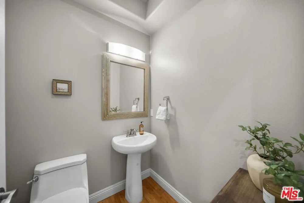5727 Camellia Avenue #108 North Hollywood, CA 91601
