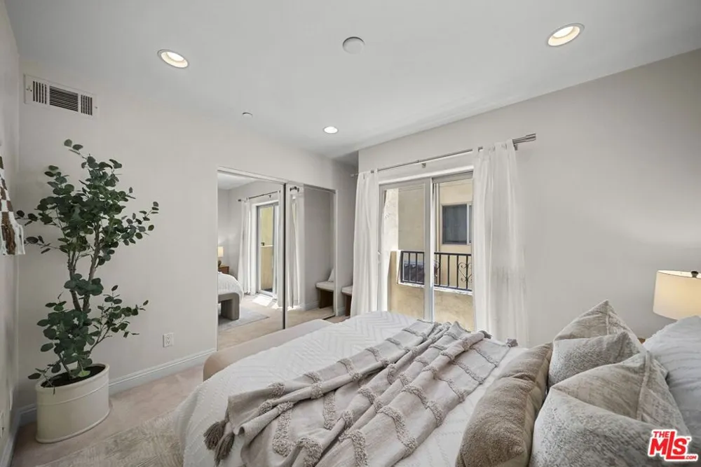5727 Camellia Avenue #108 North Hollywood, CA 91601
