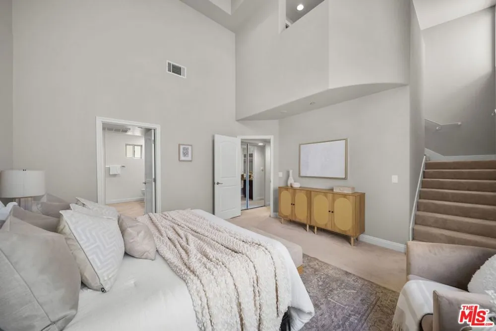 5727 Camellia Avenue #108 North Hollywood, CA 91601