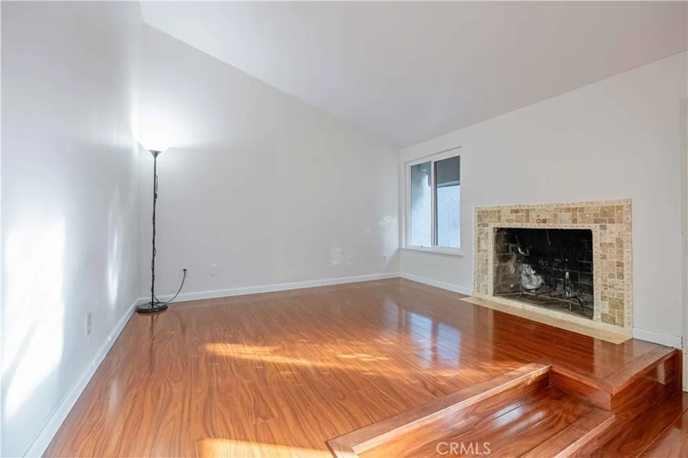 10055 Larwin #3 Chatsworth, CA 91311