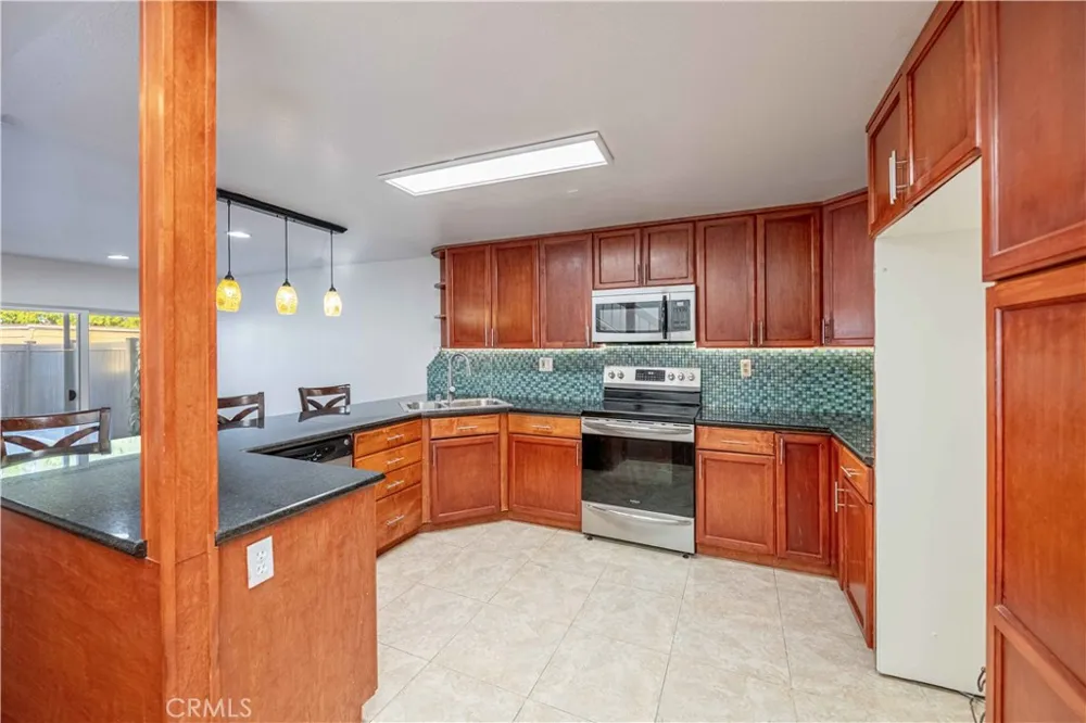 10055 Larwin #3 Chatsworth, CA 91311