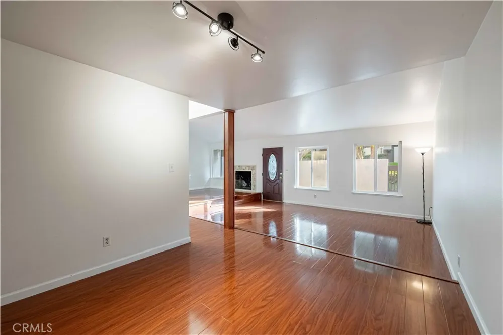 10055 Larwin #3 Chatsworth, CA 91311