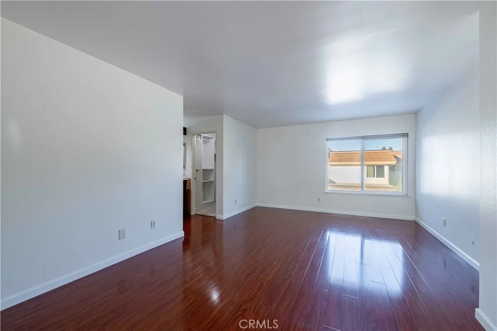 10055 Larwin #3 Chatsworth, CA 91311