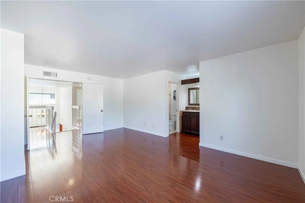 10055 Larwin #3 Chatsworth, CA 91311