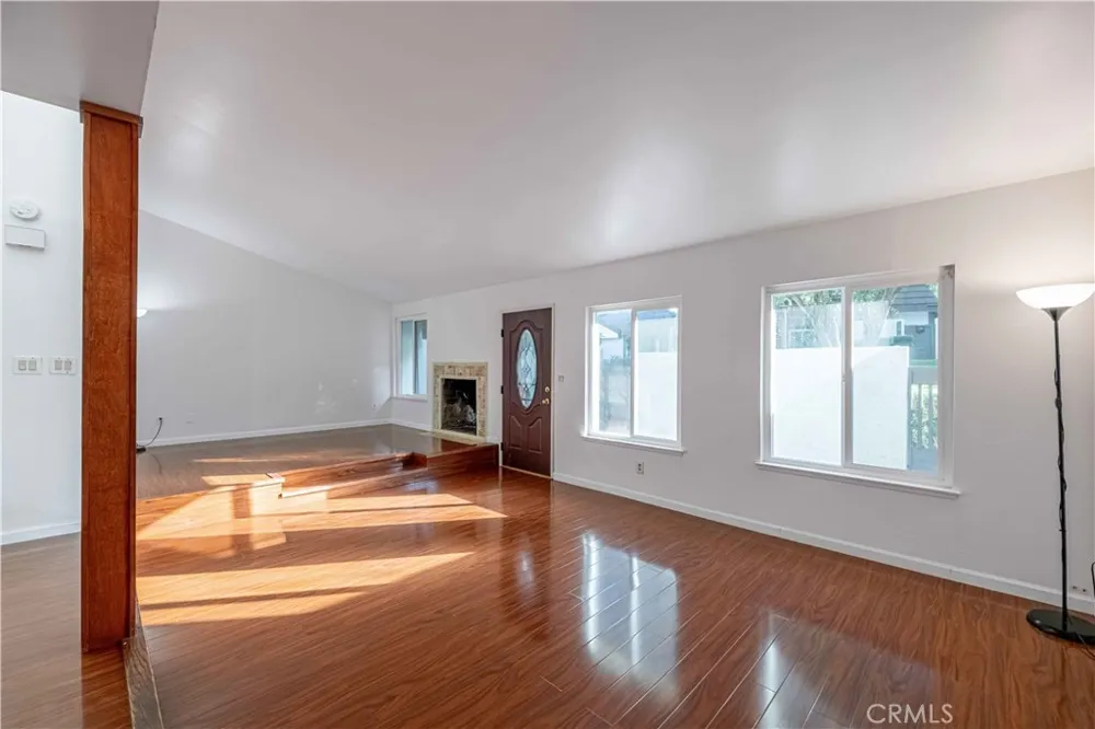 10055 Larwin #3 Chatsworth, CA 91311