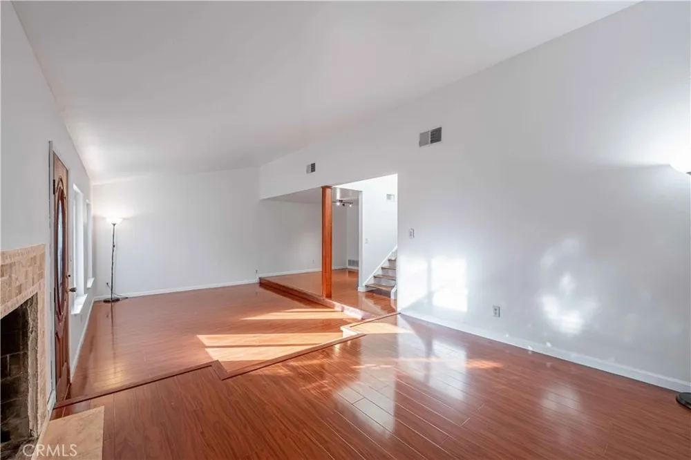 10055 Larwin #3 Chatsworth, CA 91311