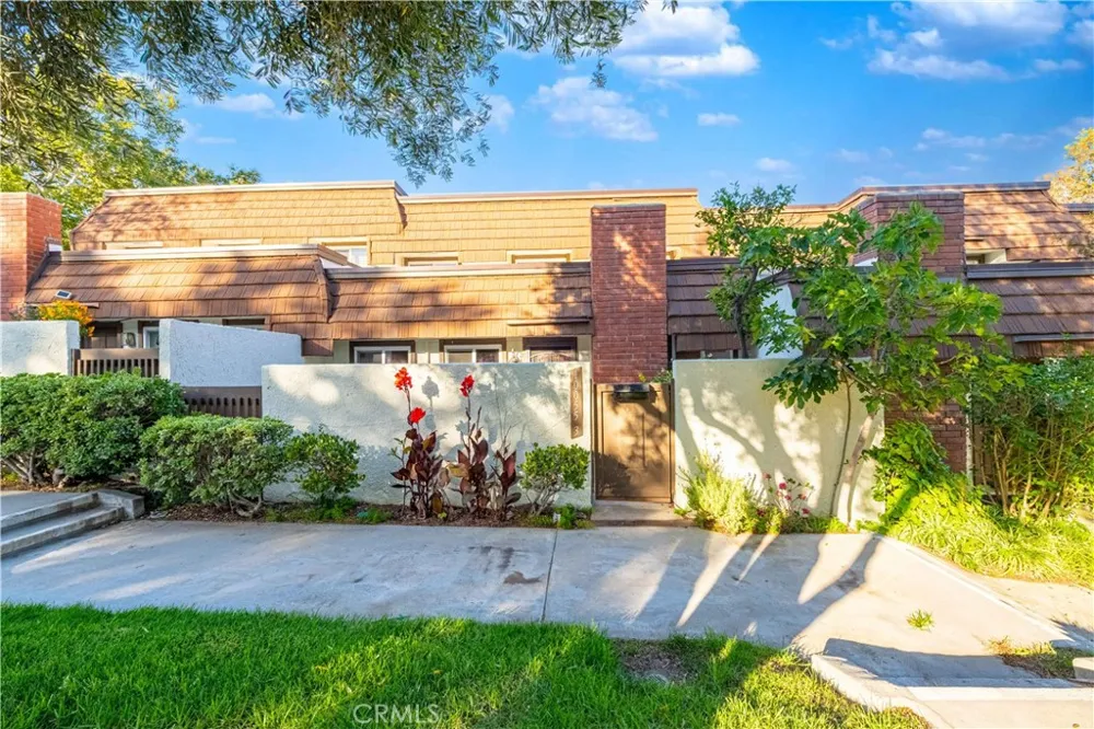 10055 Larwin #3 Chatsworth, CA 91311