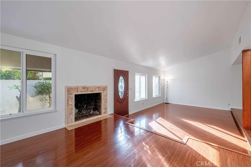 10055 Larwin #3 Chatsworth, CA 91311
