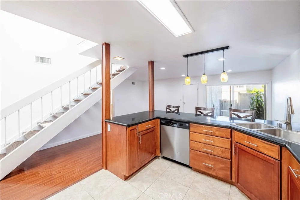10055 Larwin #3 Chatsworth, CA 91311