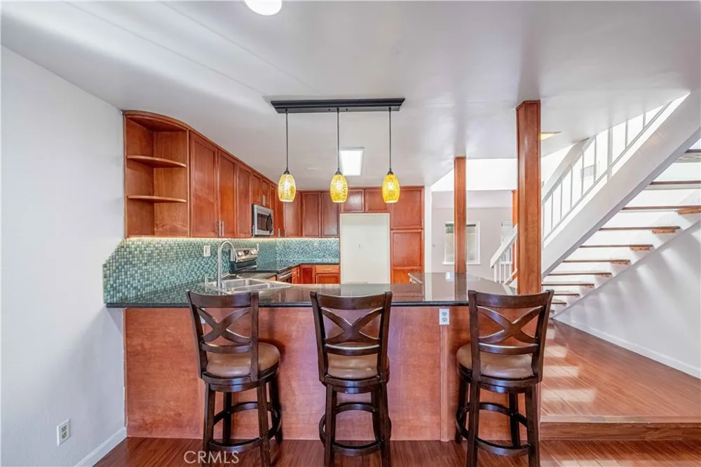10055 Larwin #3 Chatsworth, CA 91311