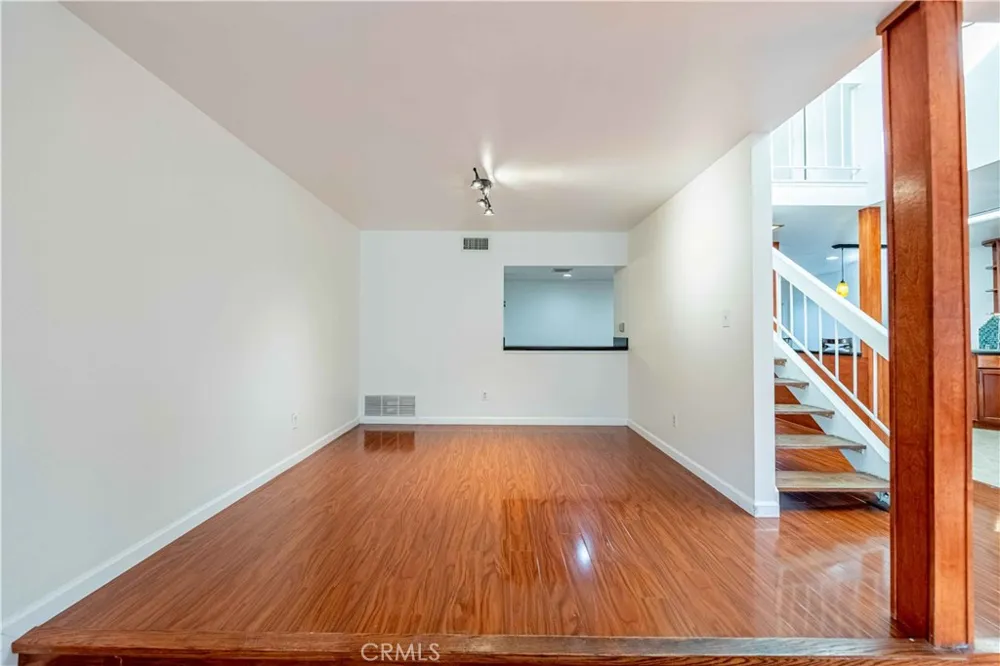 10055 Larwin #3 Chatsworth, CA 91311