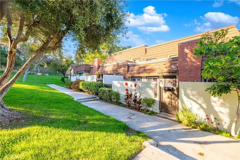 10055 Larwin #3 Chatsworth, CA 91311