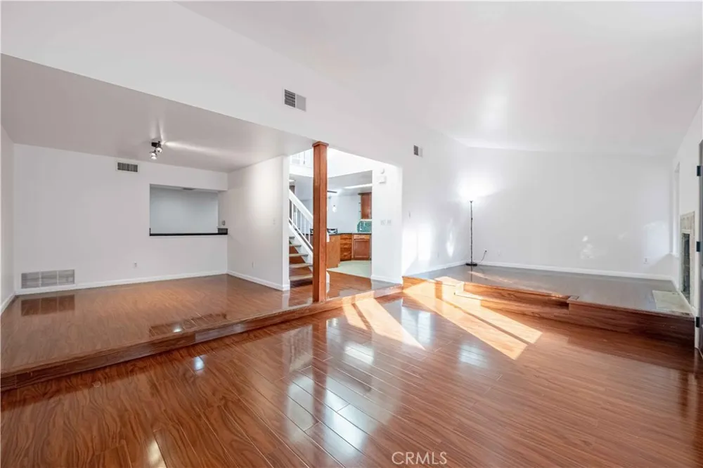 10055 Larwin #3 Chatsworth, CA 91311