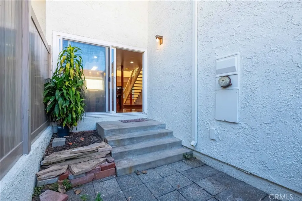 10055 Larwin #3 Chatsworth, CA 91311