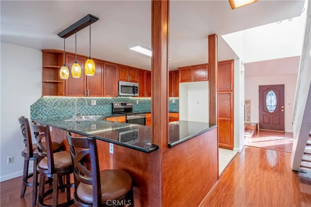 10055 Larwin #3 Chatsworth, CA 91311