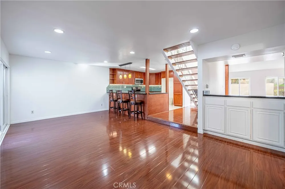 10055 Larwin #3 Chatsworth, CA 91311