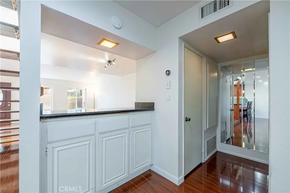 10055 Larwin #3 Chatsworth, CA 91311