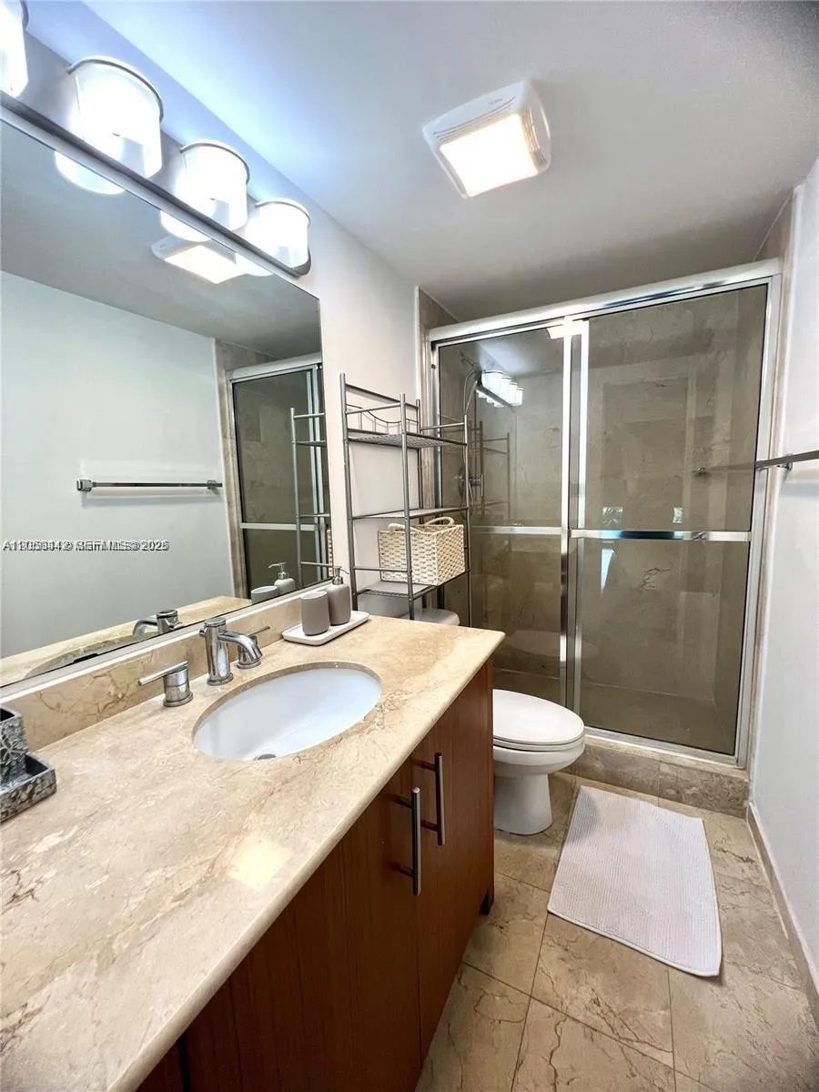 10275 Collins Ave #323 Bal Harbour, FL 33154