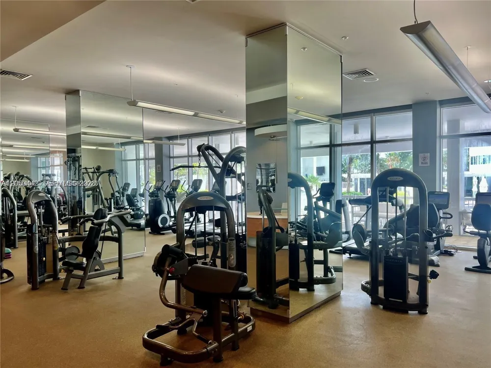 10275 Collins Ave #323 Bal Harbour, FL 33154