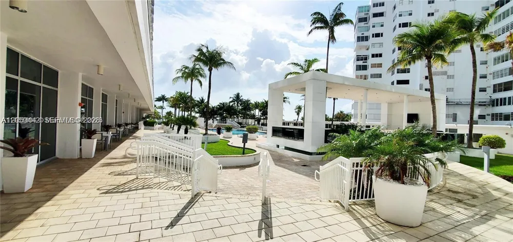 10275 Collins Ave #323 Bal Harbour, FL 33154