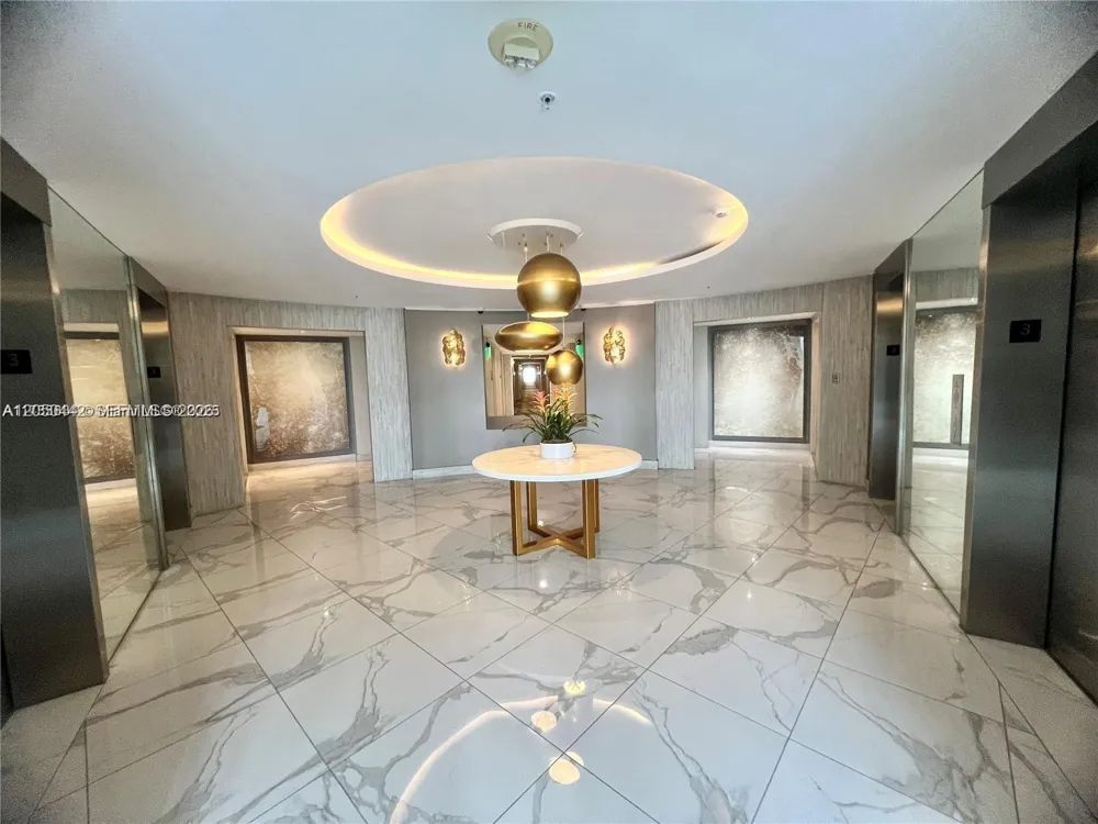 10275 Collins Ave #323 Bal Harbour, FL 33154