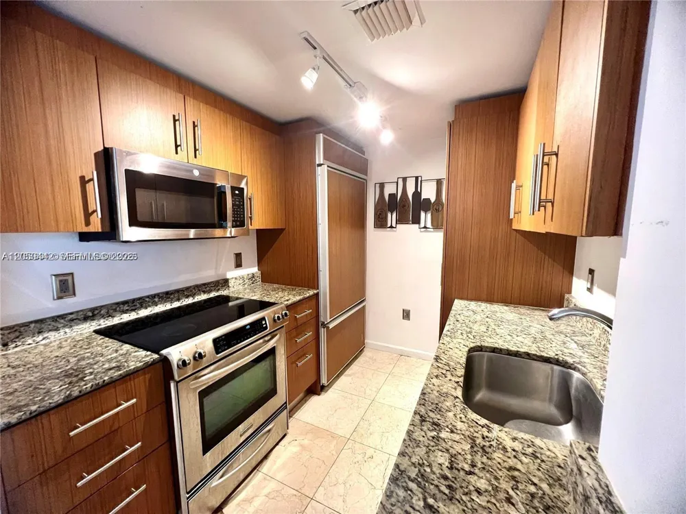 10275 Collins Ave #323 Bal Harbour, FL 33154