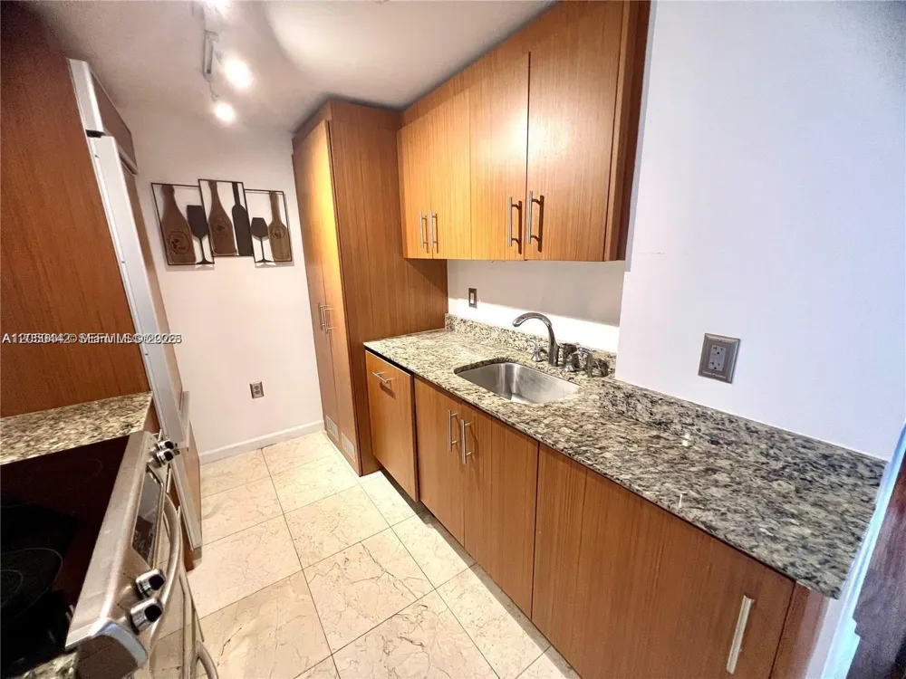 10275 Collins Ave #323 Bal Harbour, FL 33154